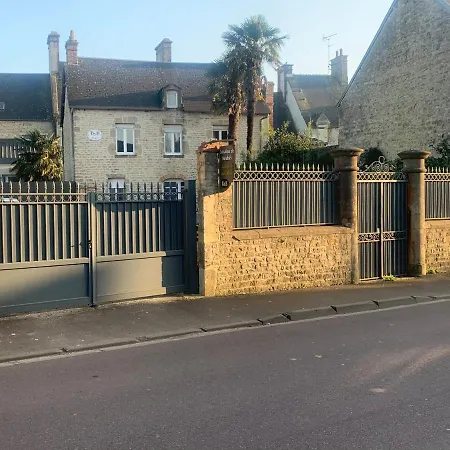 Gîte centre ville avec cour Sainte-Mère-Église Extérieur photo